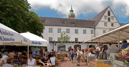 Name:  Kloster Andrechs  10_by_andechs_kloster_biergarten_roland_rossner_3_452x.jpg
Views: 14030
Size:  33.9 KB