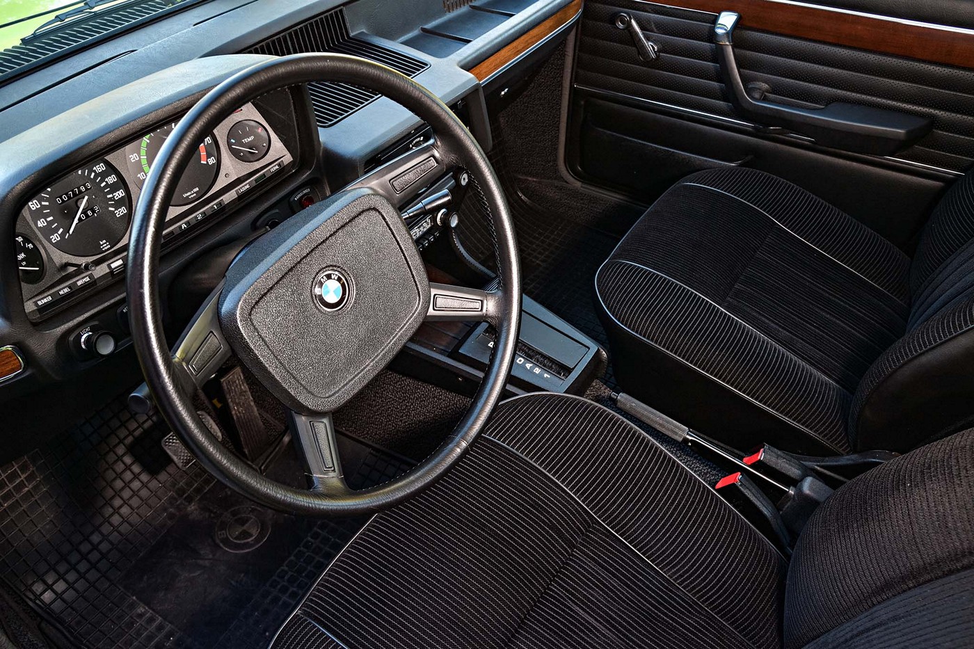 Name:  BMW-5-Series-E12-interior.jpg
Views: 2358
Size:  482.4 KB