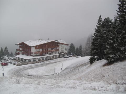 Name:  Sella Bella Vista Hotel snow  10858445_763602193734267_2156355141781228473_n.jpg
Views: 1991
Size:  21.9 KB